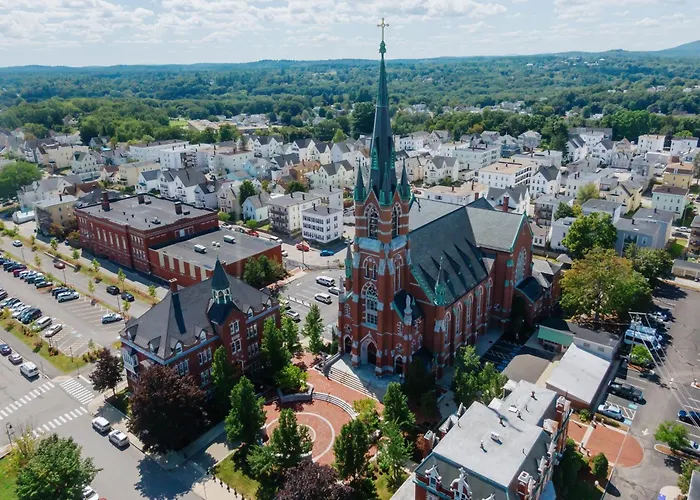 Holiday Inn Express & Suites Manchester - Airport By IhgAirport Hotel